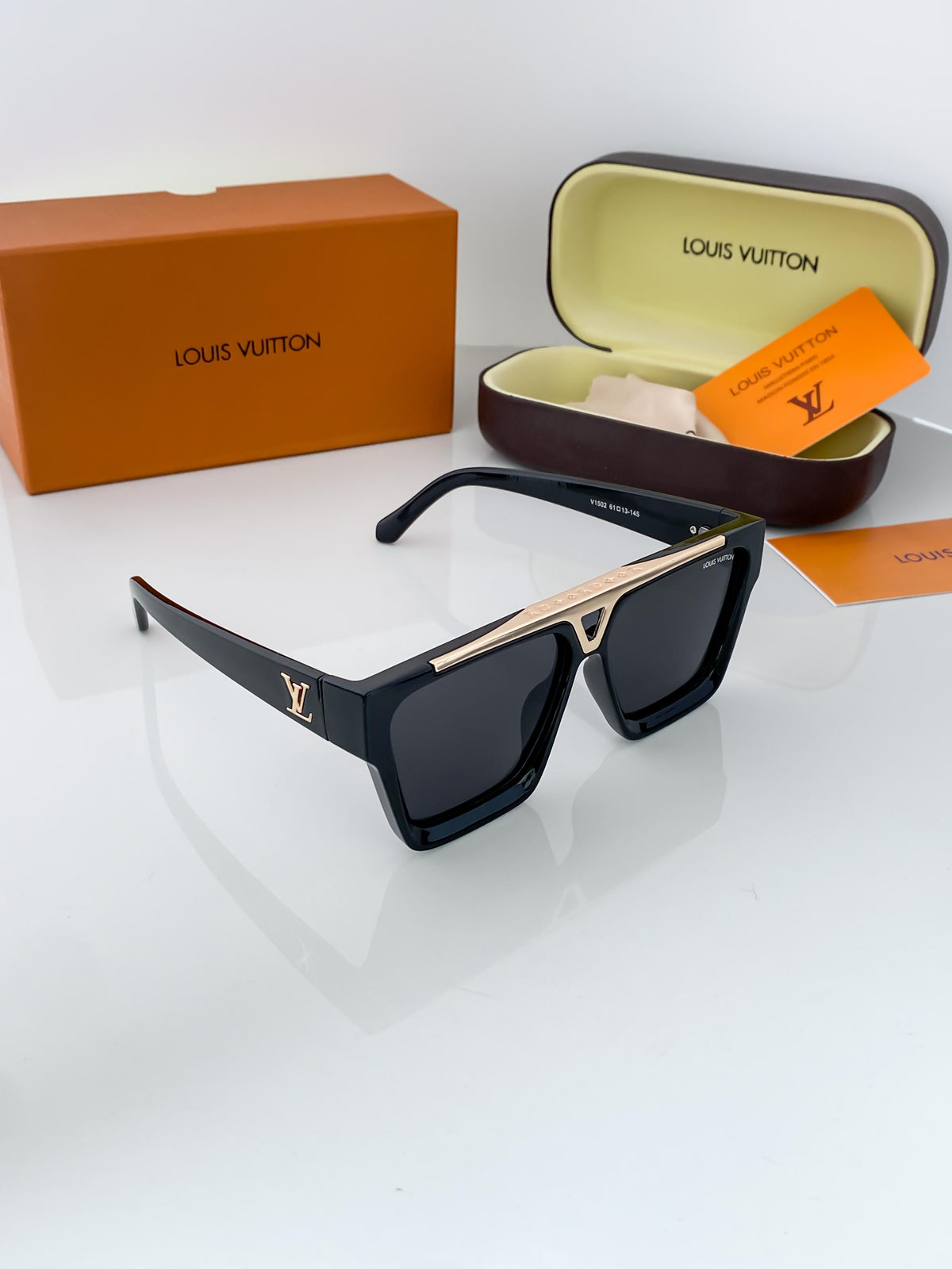 Louis Vuitton Gold Black 1502