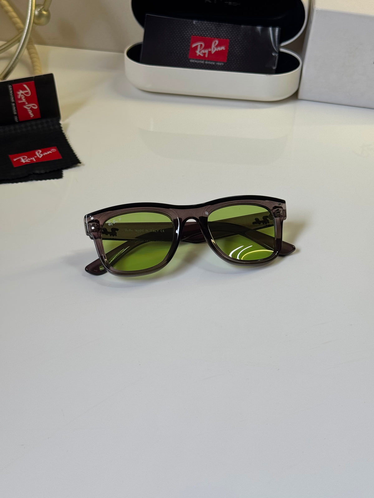 Ray-Ban Wayfarer, Shiny Black Unisex Sunglasses
