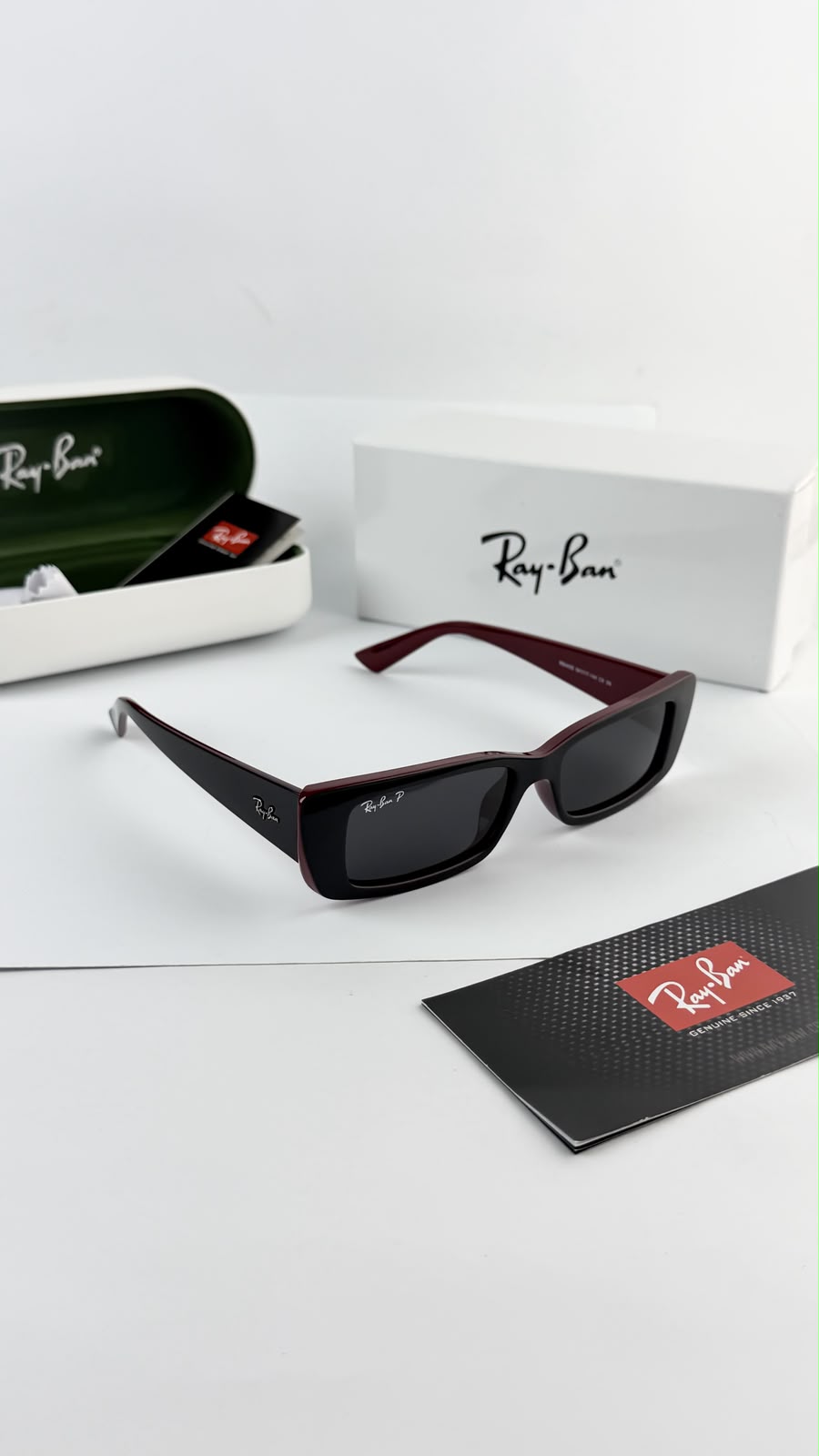 RAYBAN Unisex UV Protected Green Lens Pillow Sunglasses